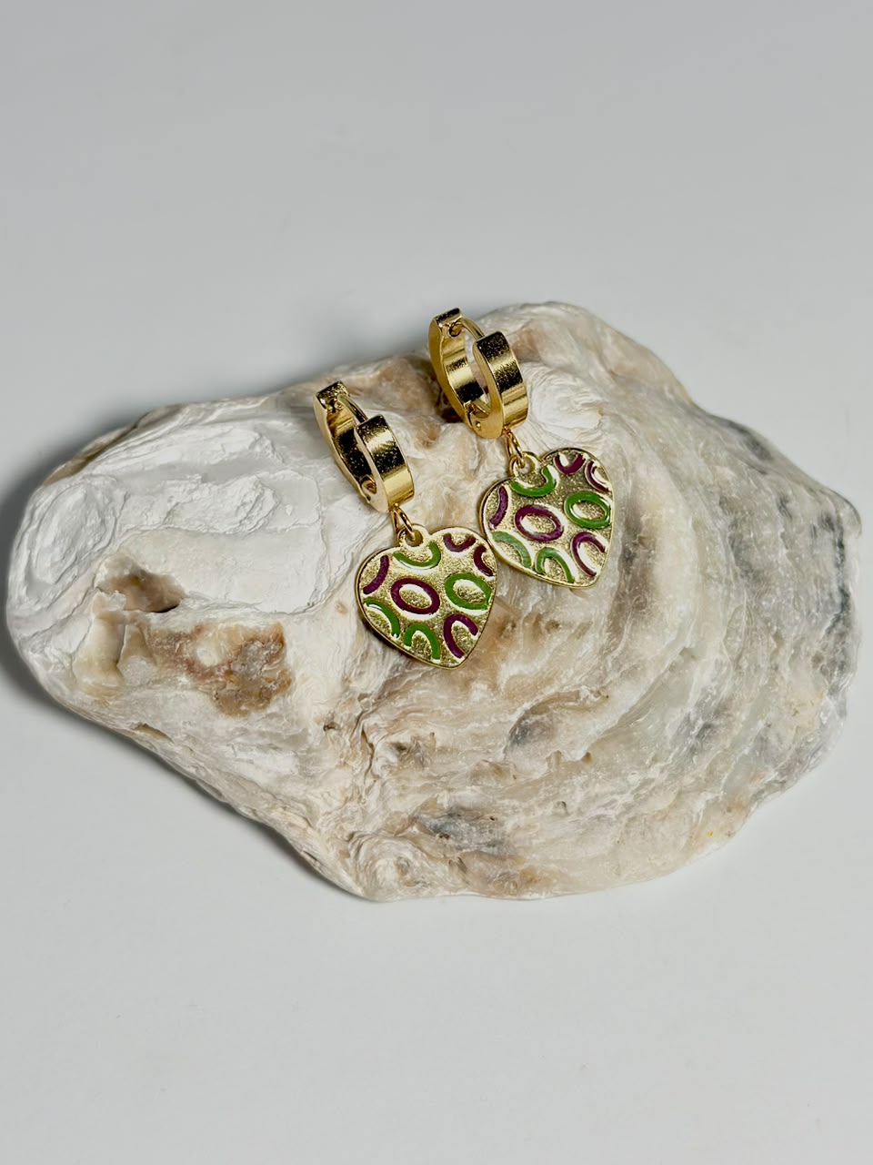 Green and purple heart pattern drop hoop earrings by Bloslily, featuring a stylish jewelry design with heart-shaped accents.