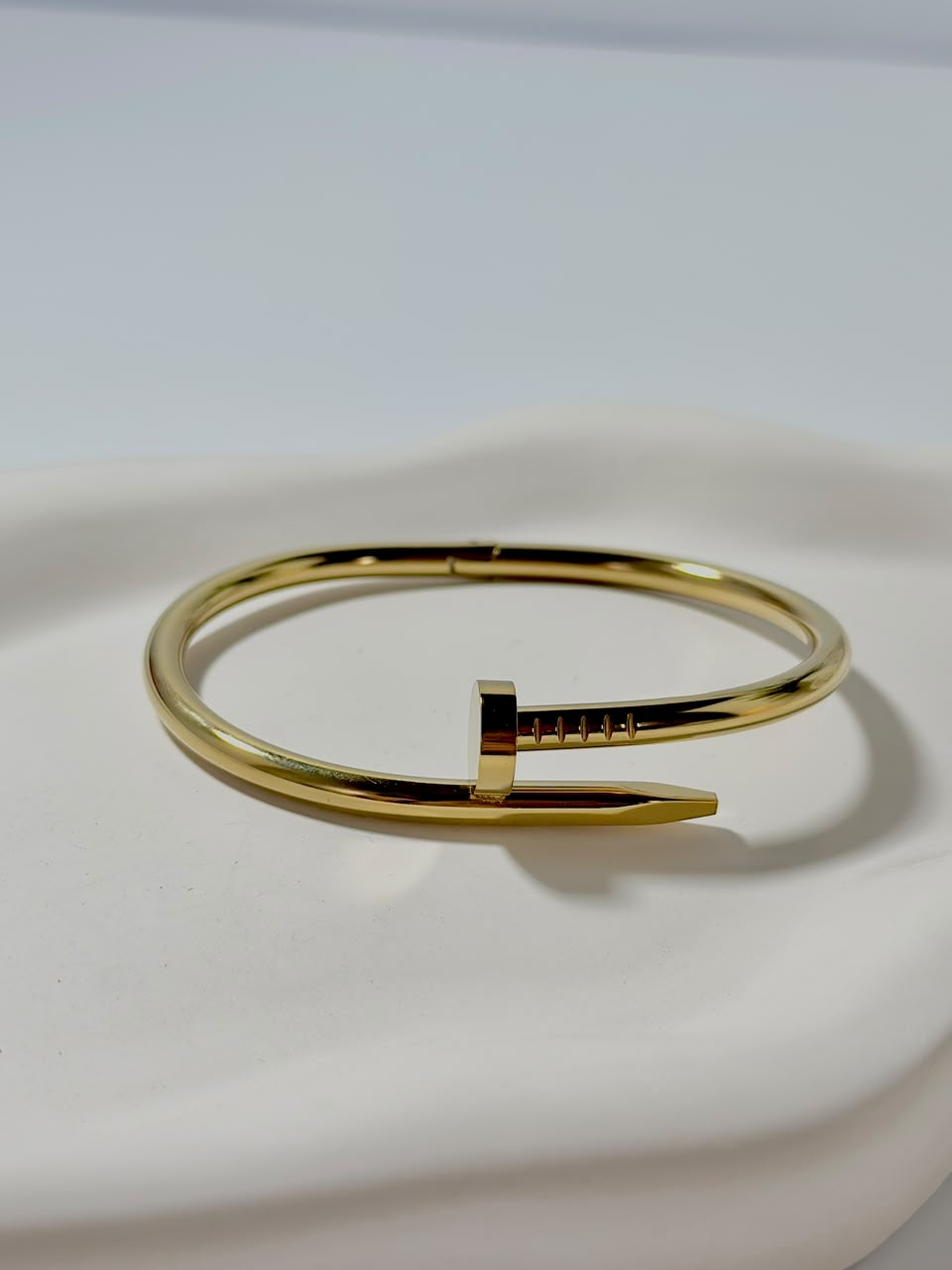Silver nail-shaped handcuff jewelry by Bloslily, featuring intricate nail design and adjustable chain for a unique fashion statement.