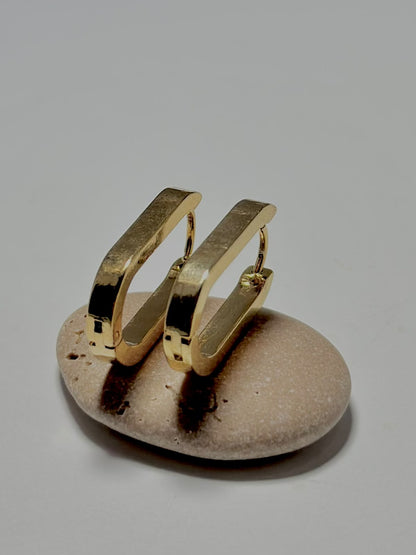 Bloslily U-shape geometric earrings with oval design, stylish jewelry accessory featuring modern geometric shape.
