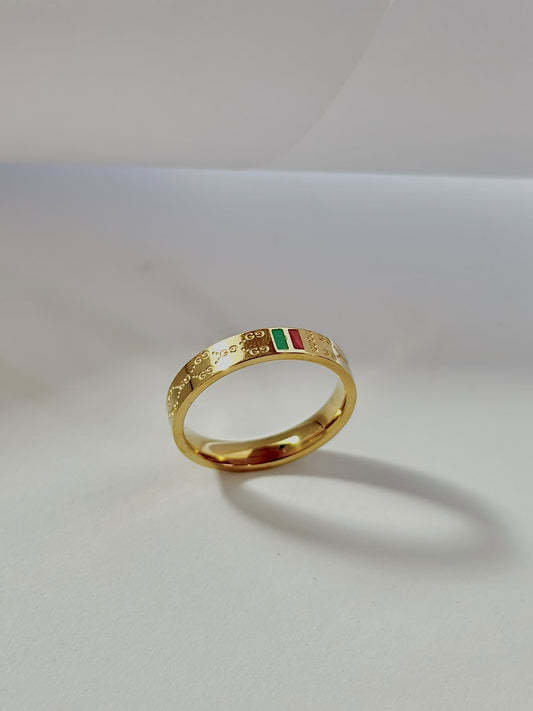 Red and green Gucci-style jewelry ring by Bloslily with bold color accents and sleek design.